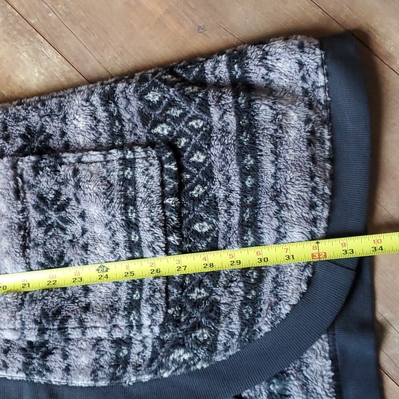 Extra fluffy Berkshire robe nordic black women's size small - Picture 11 of 11